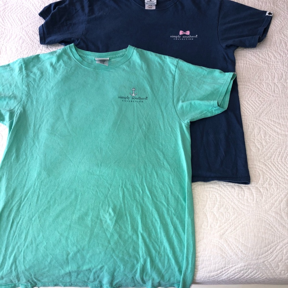 2 LIKE NEW SIMPLY SOUTHERN SHIRTS SZ. MEDIUM
